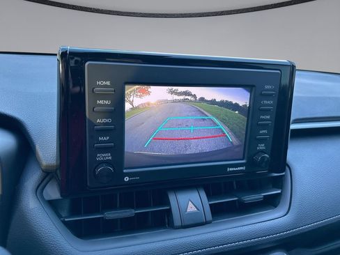 Used 2022 Toyota RAV4 LE FWD image 16