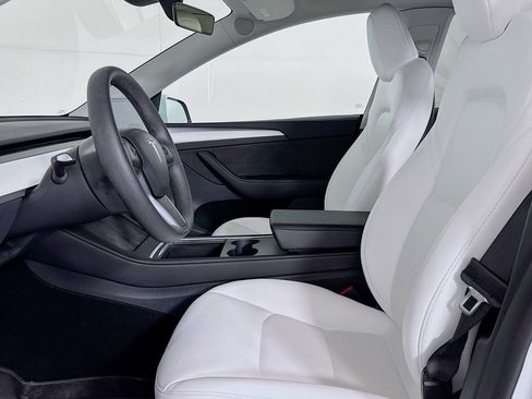 Used 2024 Tesla Model Y Long Range image 10