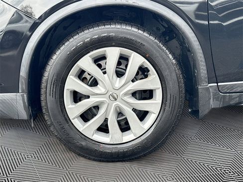 Used 2018 Nissan Rogue S image 30