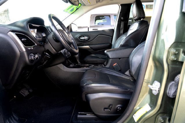 Used 2020 Jeep Cherokee Limited w/ Luxury Group FWD image 8