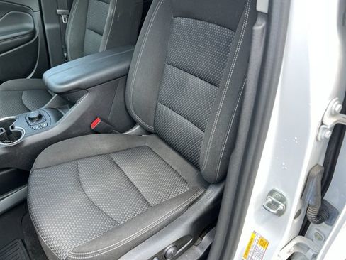 Certified 2023 GMC Terrain SLE w/ Driver Convenience Package AWD/4WD image 20