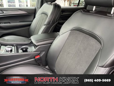 New 2025 Jeep Grand Cherokee L Altitude AWD/4WD image 4