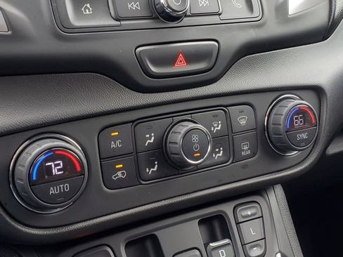 Used 2020 GMC Terrain SLE w/ Driver Convenience Package FWD image 21