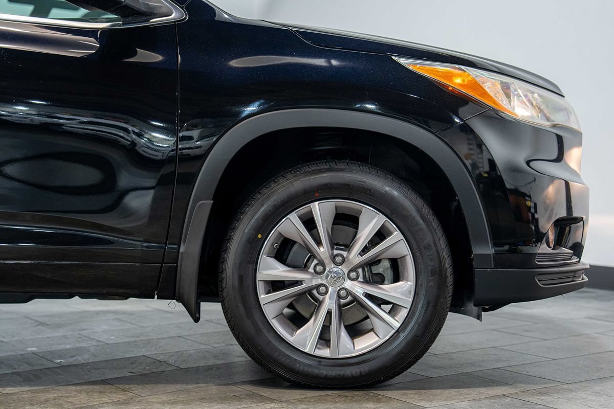 Used 2014 Toyota Highlander XLE AWD/4WD image 23