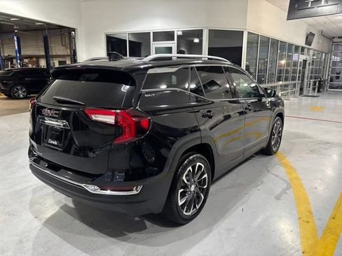 Used 2022 GMC Terrain SLT w/ Infotainment Package II FWD image 8