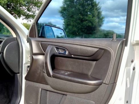 Used 2015 Chevrolet Traverse LT FWD image 19