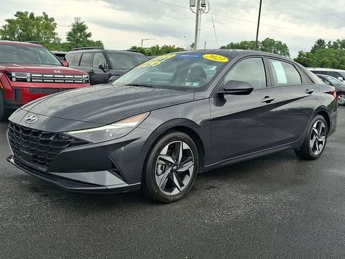 Used 2023 Hyundai Elantra SEL w/ Convenience Package FWD image 3