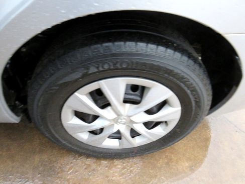 Used 2015 Toyota Corolla L image 14