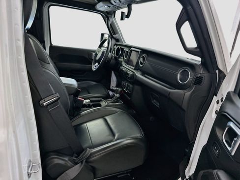 Used 2022 Jeep Wrangler Unlimited Sahara AWD/4WD image 32