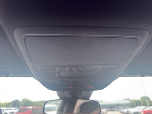 Used 2025 Chevrolet Equinox LT FWD image 22
