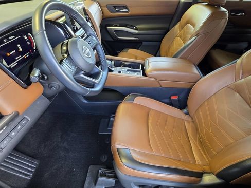 Used 2023 Nissan Pathfinder Platinum FWD image 8