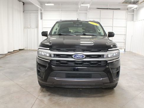 Used 2024 Ford Expedition Max XLT image 3