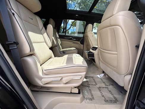 Used 2023 Cadillac Escalade Premium Luxury w/ Performance Package AWD/4WD image 46