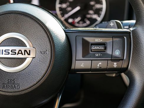 Used 2021 Nissan Rogue SV image 16