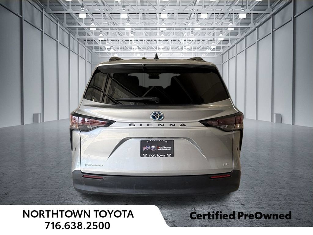 Used 2025 Toyota Sienna LE w/ LE Plus Package AWD/4WD image 4
