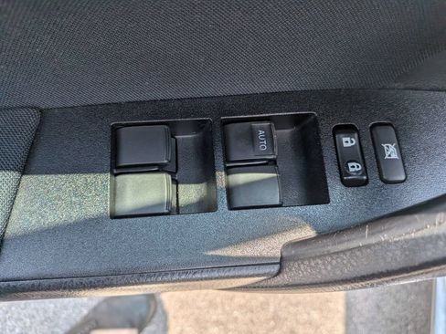 Used 2015 Toyota Corolla LE FWD image 9