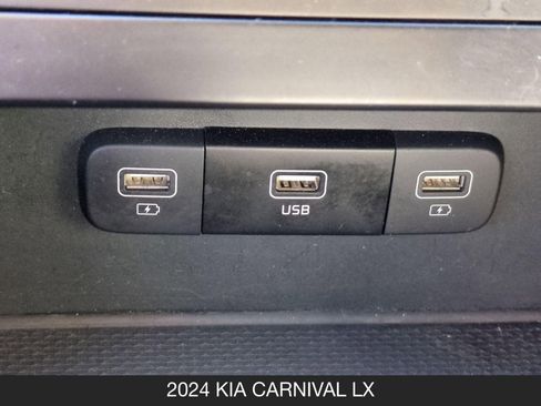 Used 2024 Kia Carnival LX image 21