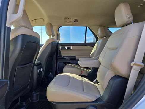 Used 2020 Ford Explorer XLT w/ Equipment Group 202A image 13