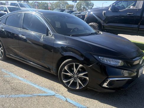 Used 2019 Honda Civic Touring image 1