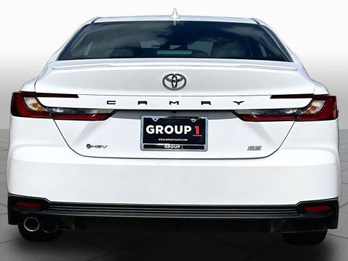 Used 2026 Toyota Camry SE FWD image 5