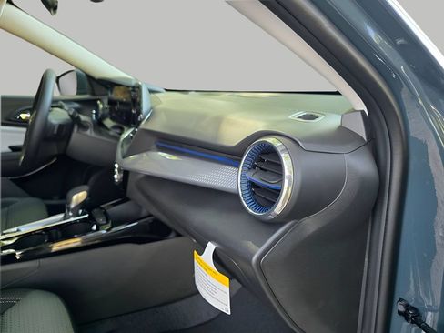 New 2026 Chevrolet Trax LT w/ LT Convenience Package FWD image 11