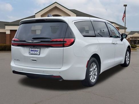 New 2026 Chrysler Pacifica Select FWD image 3