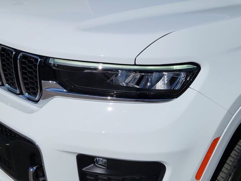 New 2025 Jeep Grand Cherokee L Overland w/ Trailer Tow Package image 9