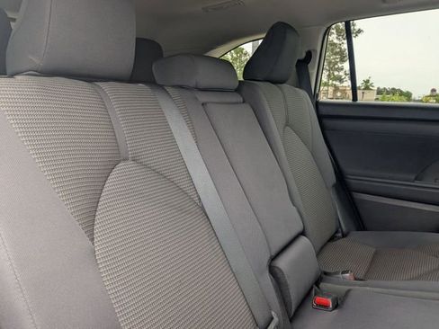 Used 2025 Toyota Highlander LE FWD image 31