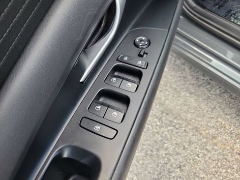 Used 2025 Hyundai Elantra Hybrid FWD image 23