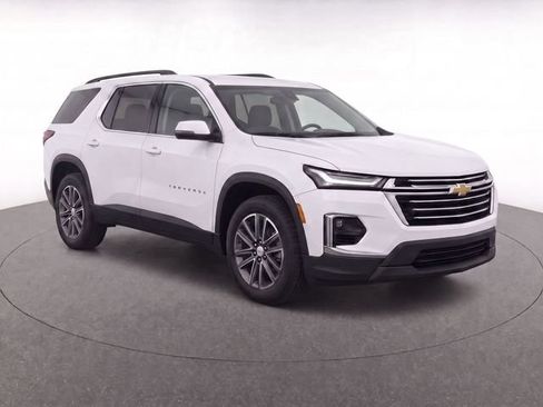 Used 2023 Chevrolet Traverse LT FWD image 2