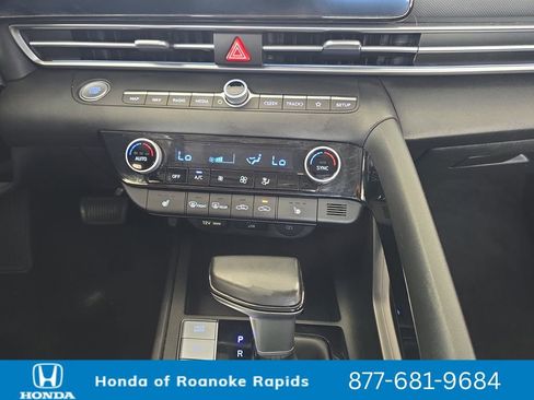 Used 2025 Hyundai Elantra Limited FWD image 15