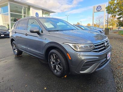 Used 2022 Volkswagen Tiguan SE w/ Panoramic Sunroof Package