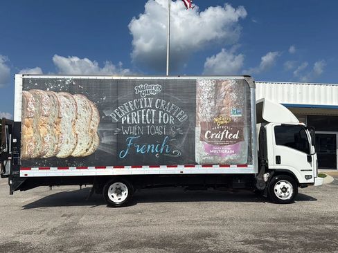 Used 2018 Isuzu NPR RWD image 6