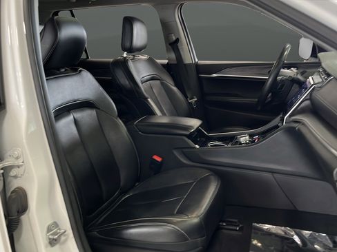 Used 2022 Jeep Grand Cherokee L Limited w/ Black Appearance Package AWD/4WD image 23