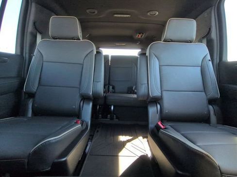 New 2026 Chevrolet Suburban Premier image 5