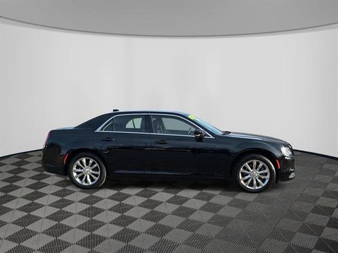 Used 2016 Chrysler 300 Limited w/ 300 Premium Group image 8