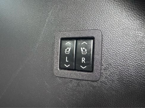 Used 2021 Buick Enclave Avenir image 40