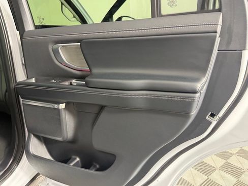 Used 2025 Ford Expedition Platinum AWD/4WD image 28