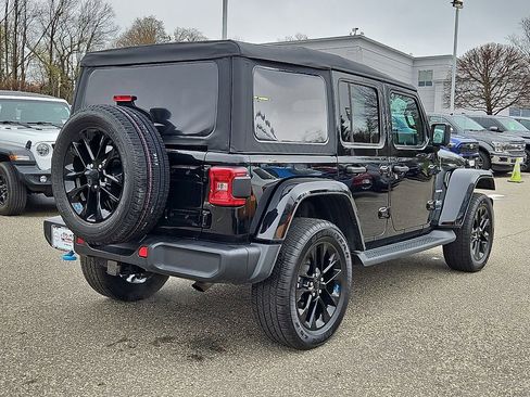 Used 2023 Jeep Wrangler Unlimited Sahara w/ Cold Weather Group AWD/4WD image 8
