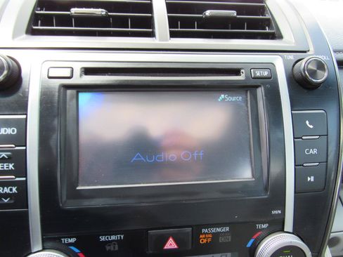 Used 2013 Toyota Camry XLE w/ Leather Pkg FWD image 21