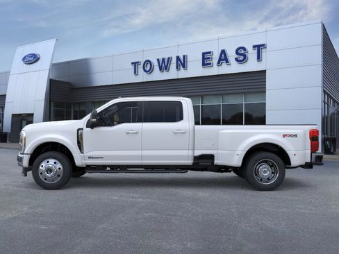 New 2026 Ford F450 Lariat w/ Lariat Premium Package AWD/4WD image 3