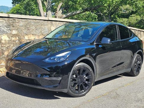 Used 2023 Tesla Model Y Long Range AWD/4WD image 2