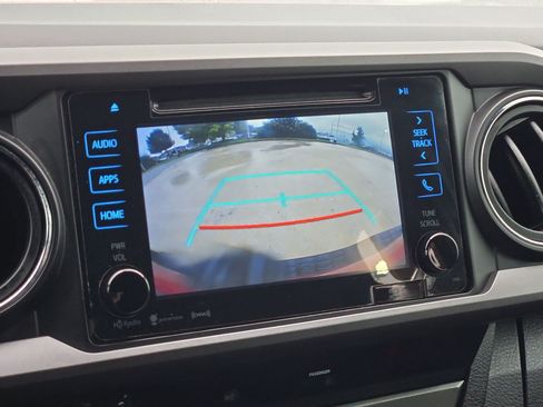 Used 2017 Toyota Tacoma SR5 AWD/4WD image 23