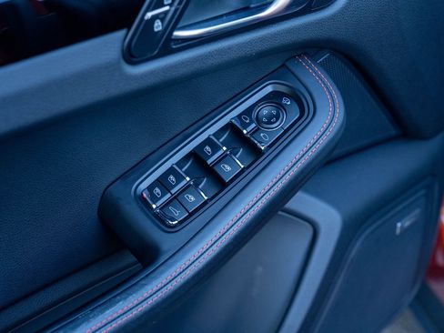 Certified 2022 Porsche Macan image 21