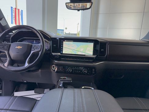 Used 2025 Chevrolet Silverado 1500 High Country AWD/4WD image 31