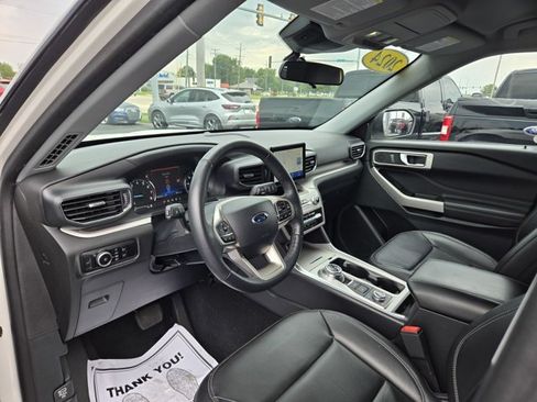 Used 2024 Ford Explorer XLT w/ Equipment Group 202A AWD/4WD image 2