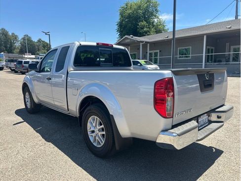 Used 2018 Nissan Frontier SV RWD image 5