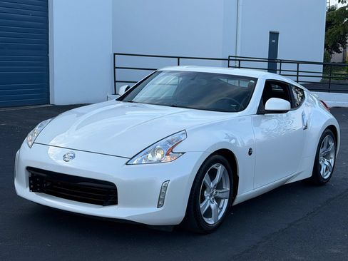 Used 2016 Nissan 370Z Coupe RWD image 1