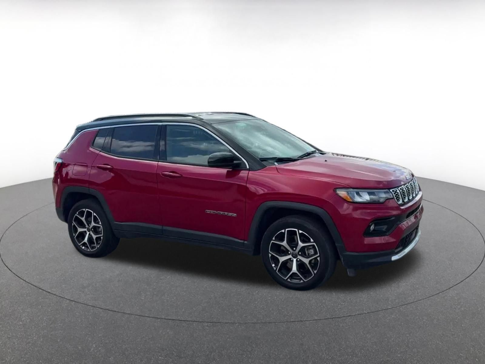 Used 2025 Jeep Compass Limited AWD/4WD image 2