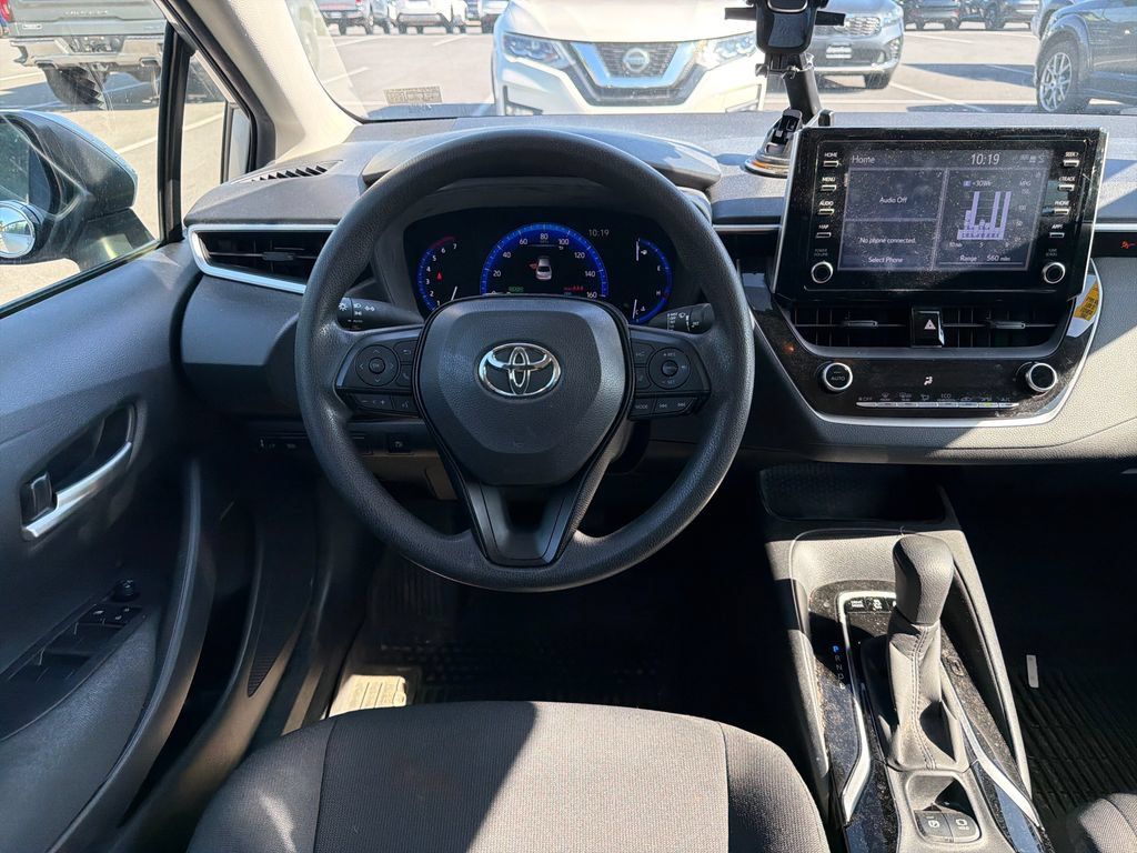Used 2020 Toyota Corolla LE FWD image 13